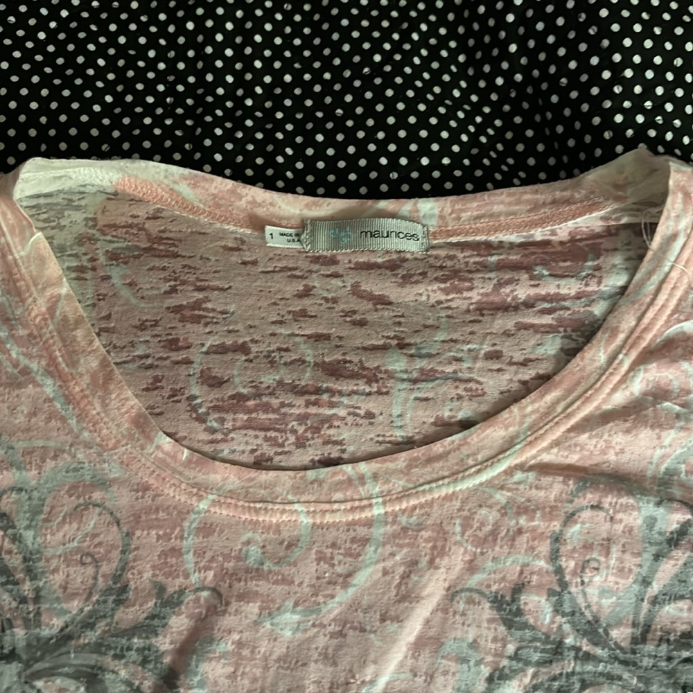 Beautiful Maurices size 1 long sleeve pink and white T shirt - Picture 2 of 9